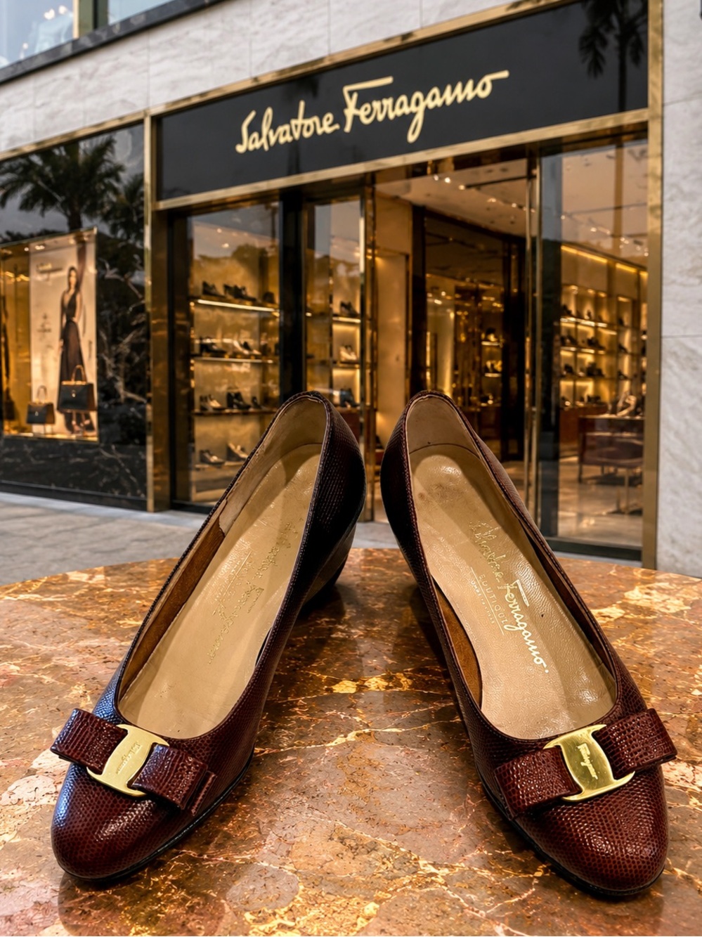 Salvatore Ferragamo Vara Bow Pumps Size 6 Brown Lizard-Texture Leather GUC